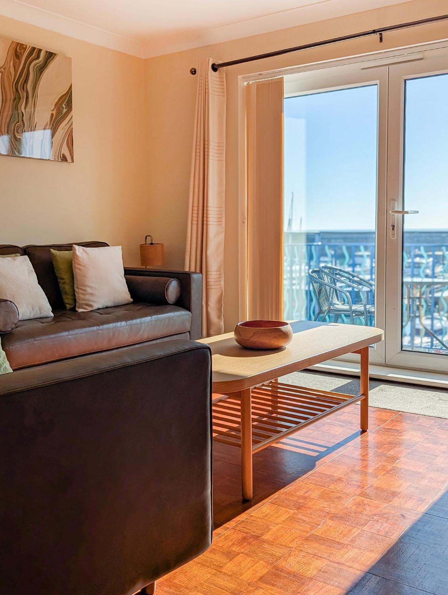 Apartment Britannia Harbour View - Parking - By Lets *