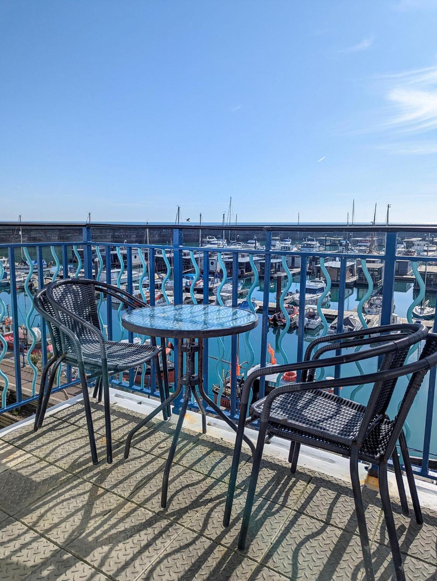 Britannia Harbour View - Parking - By Lets Apartment *