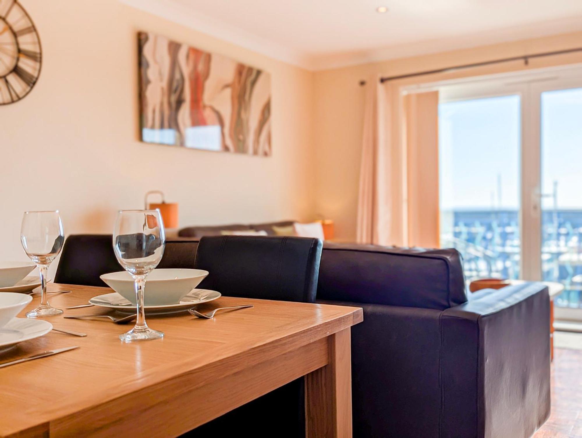 Britannia Harbour View - Parking - By Lets Apartment *