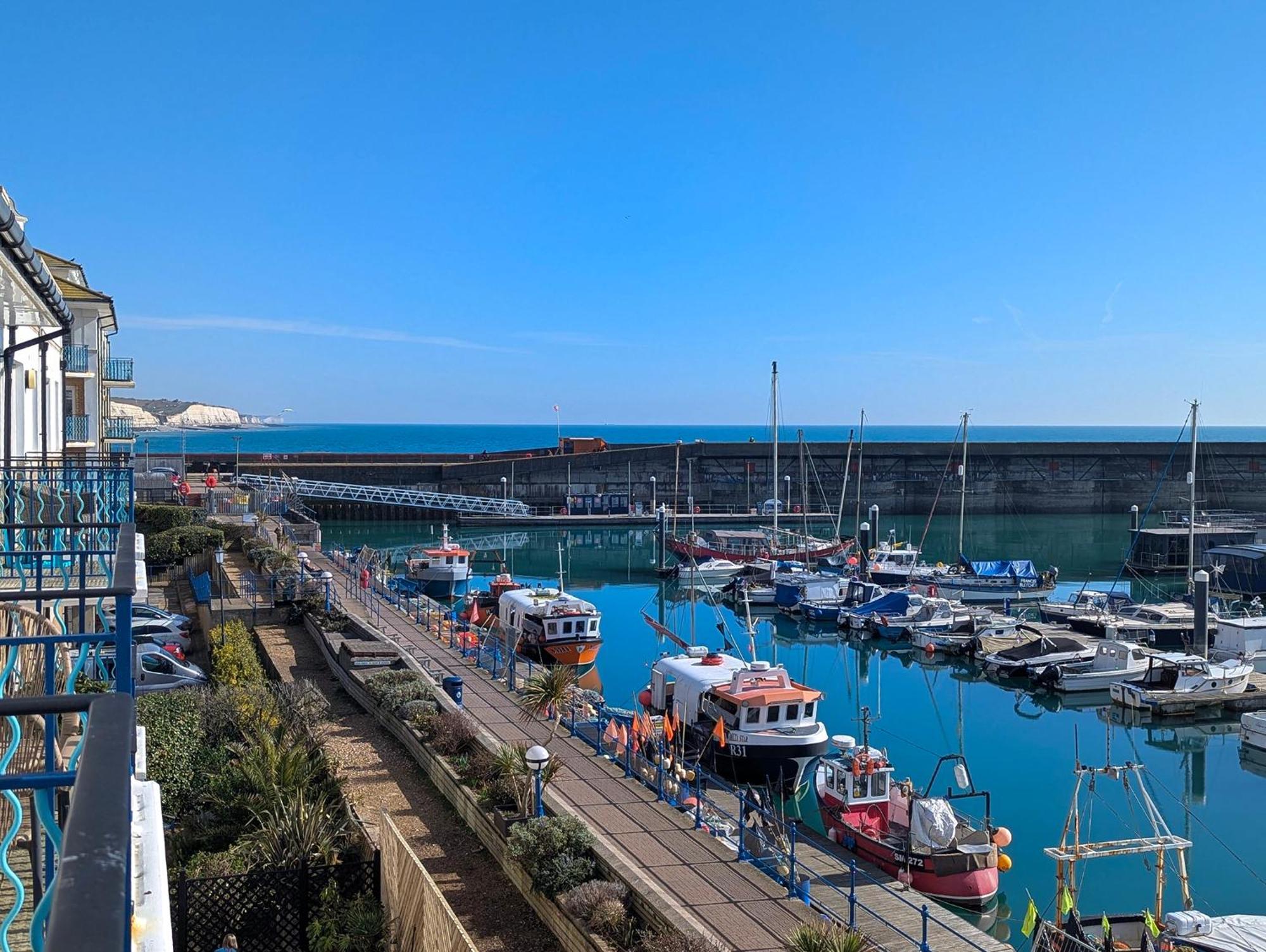 Apartment Britannia Harbour View - Parking - By Lets