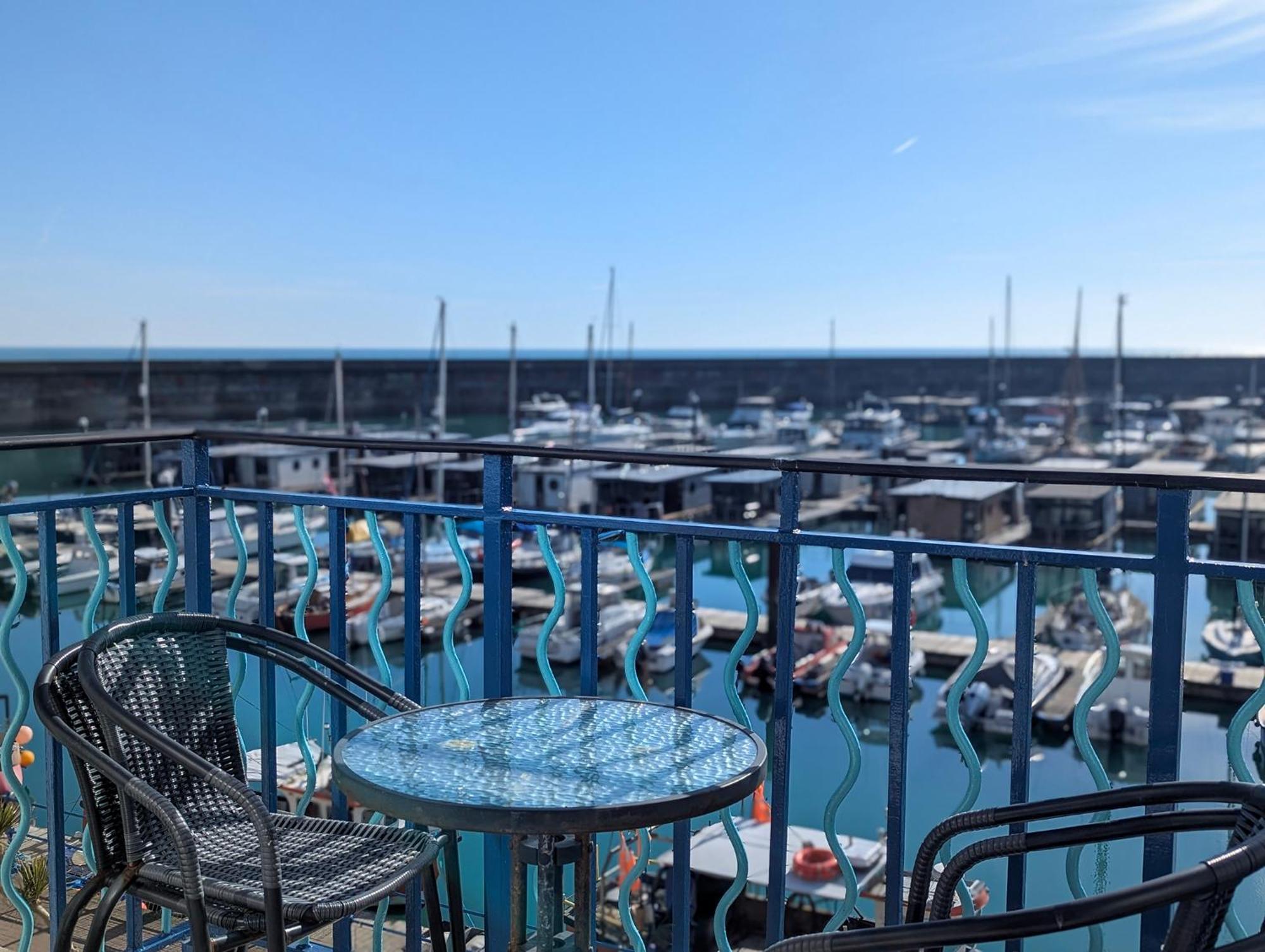 Britannia Harbour View - Parking - By Lets Apartment *